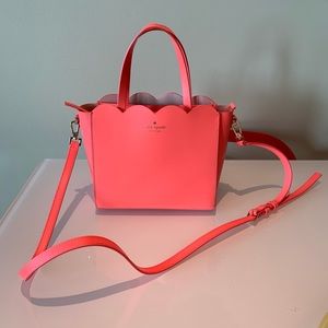Kate Spade LILY AVENUE SMOOTH BENNETT (coral)